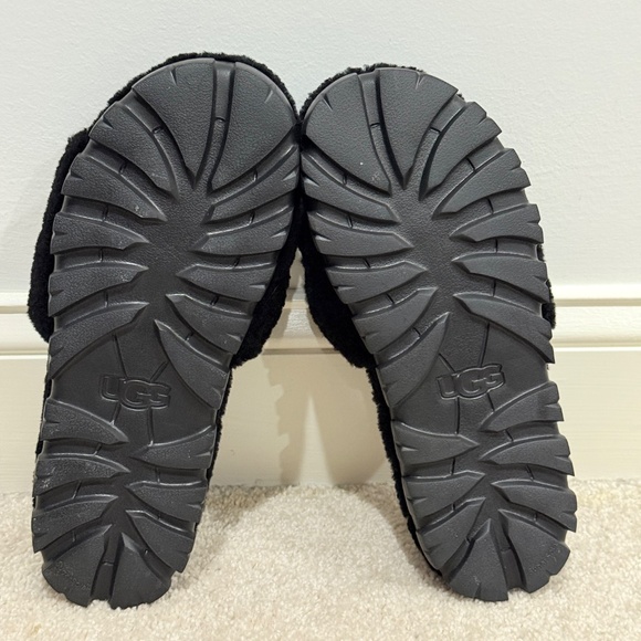 UGG Women’s Fluffy Slide Slippers – Black - Picture 2 of 4